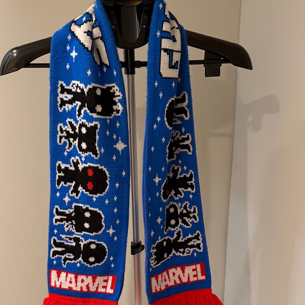 Marvel Men Blue and Red Character Scarf
